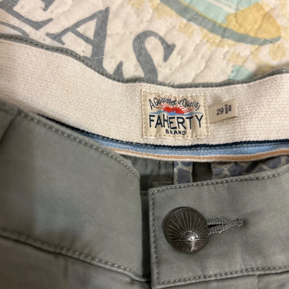 NWOT Faherty Island life chino shorts in grey 29” waist shorts with 5” inseam.